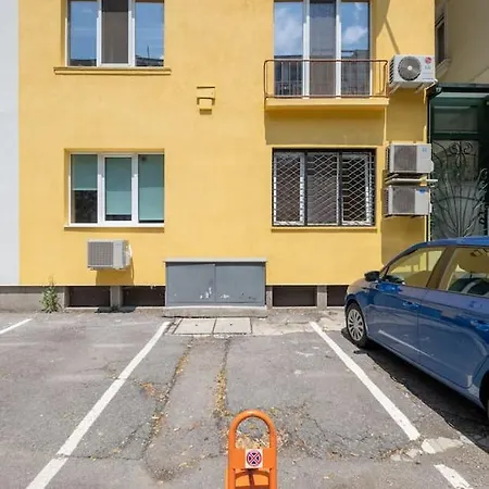 Sophisticated Gem With Private Parking