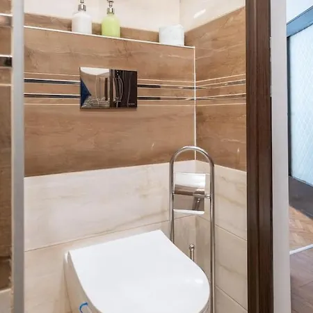 Sophisticated Gem With Private Parking דירה סופיה