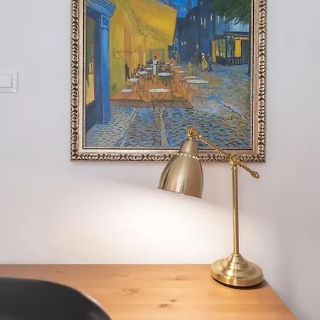 Апартамент Sophisticated Gem With Private Parking
