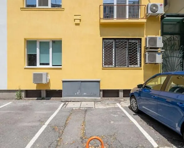 Sophisticated Gem With Private Parking