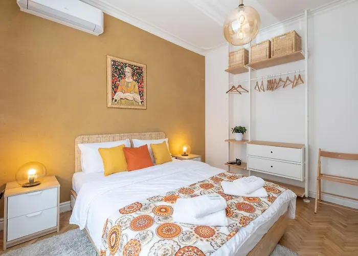 Sophisticated Gem With Private Parking アパート *