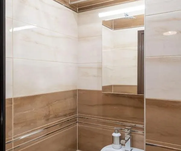 Sophisticated Gem With Private Parking Апартаменты