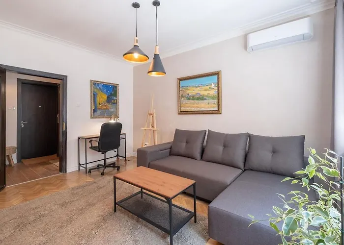 Daire Sophisticated Gem With Private Parking