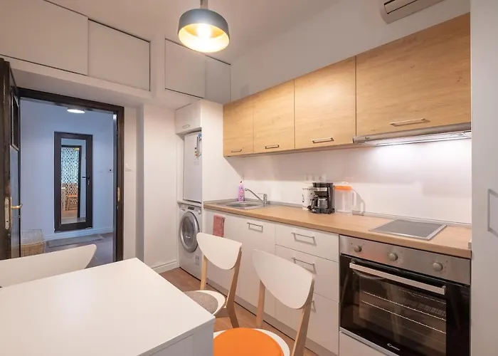 Daire Sophisticated Gem With Private Parking *